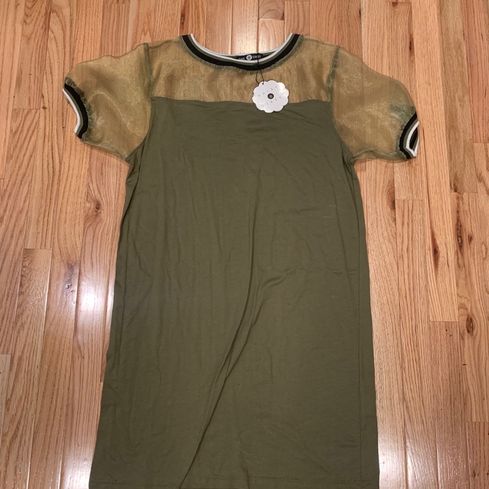 Army green oversived tee